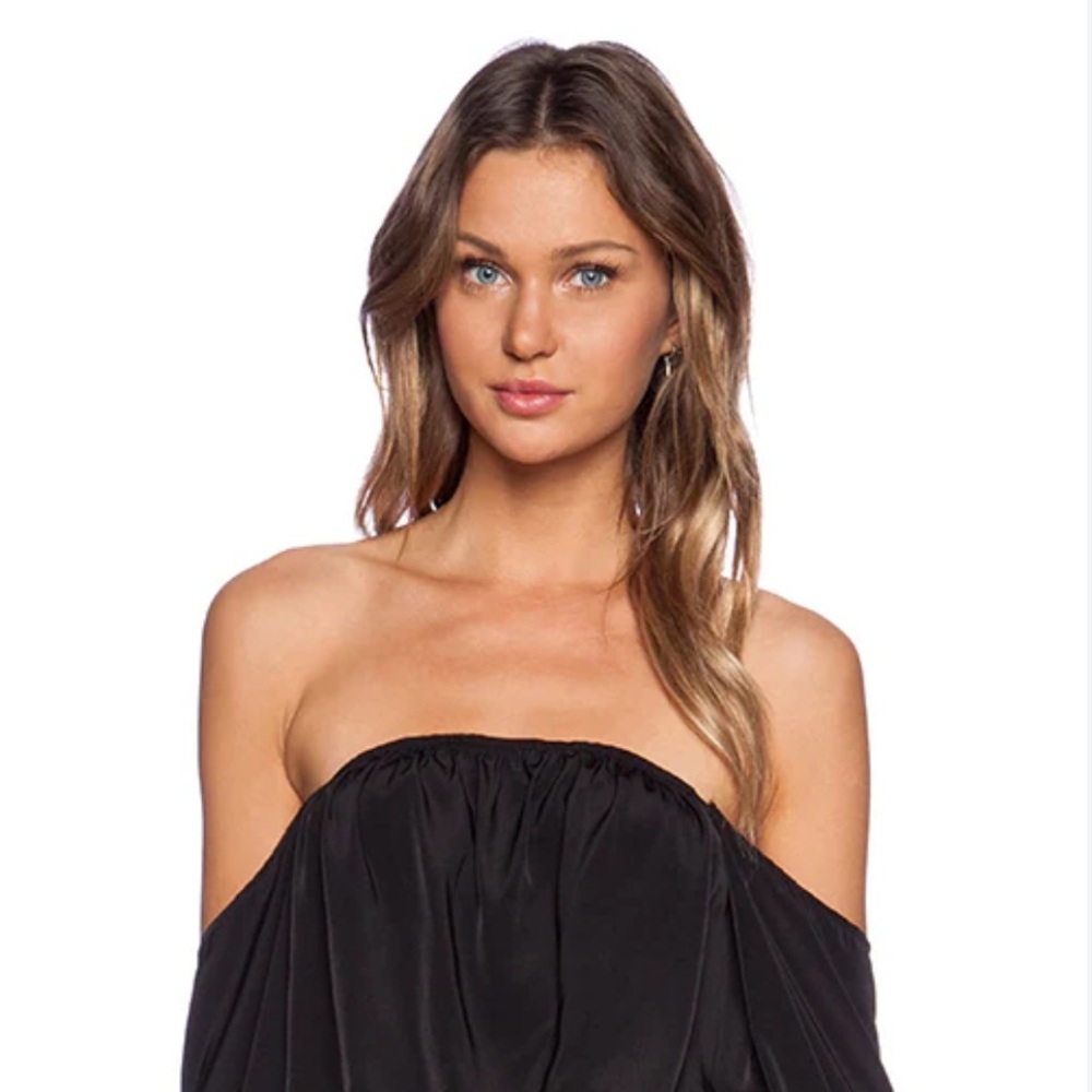 Tobi Off the Shoulder Crop Top in Black Size S